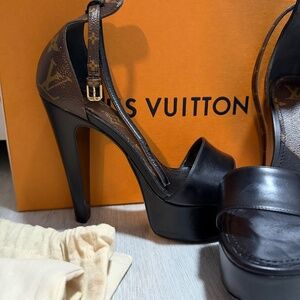 Louis Vuitton sandals (heeled)